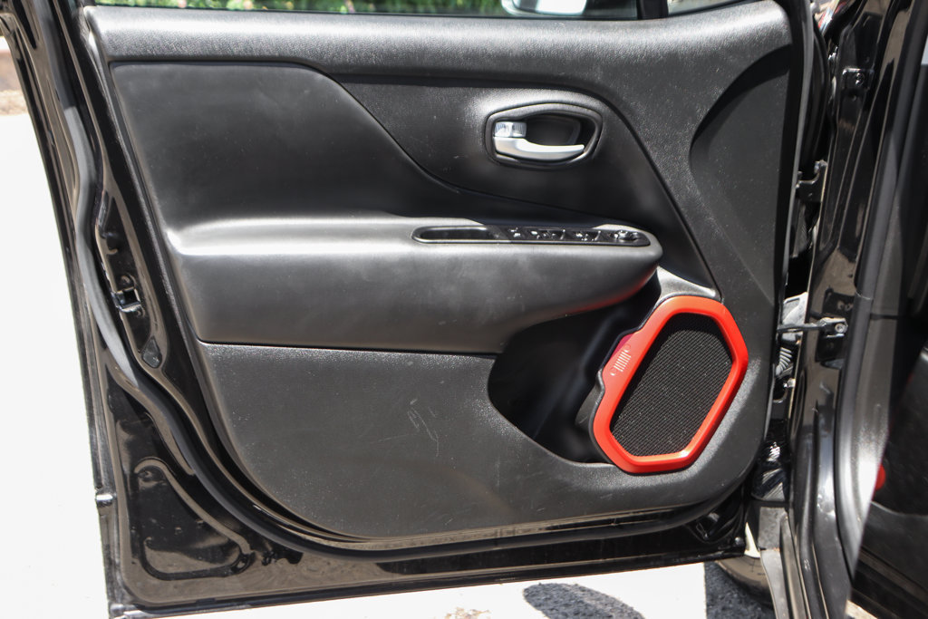 Used 2023 Jeep Renegade Trailhawk AWD/4WD image 15