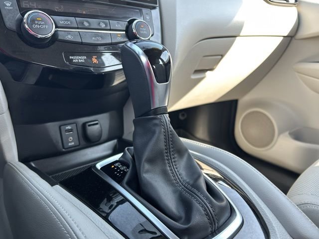 Used 2017 Nissan Rogue Sport SL image 43