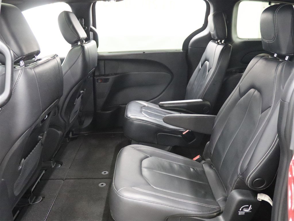 Used 2022 Chrysler Pacifica Touring-L w/ S Appearance Package image 13