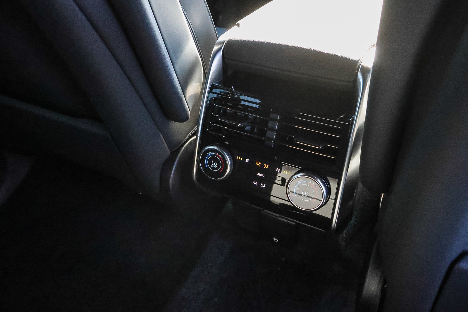 New 2027 Land Rover Range Rover Long Wheelbase SE AWD/4WD image 21
