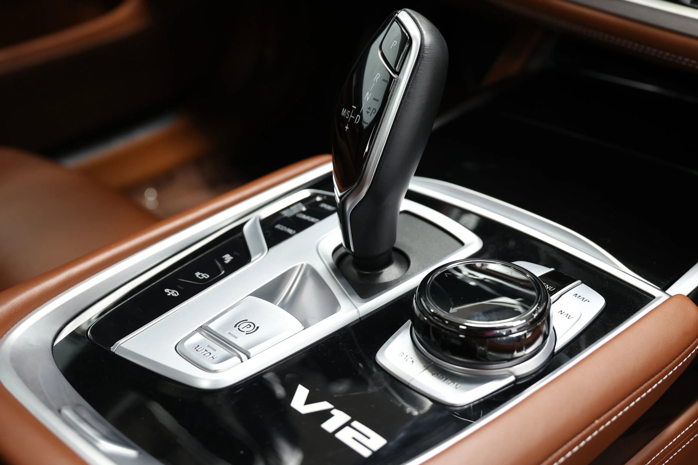 Used 2022 BMW M760i xDrive w/ Luxury Rear Seating Package image 98