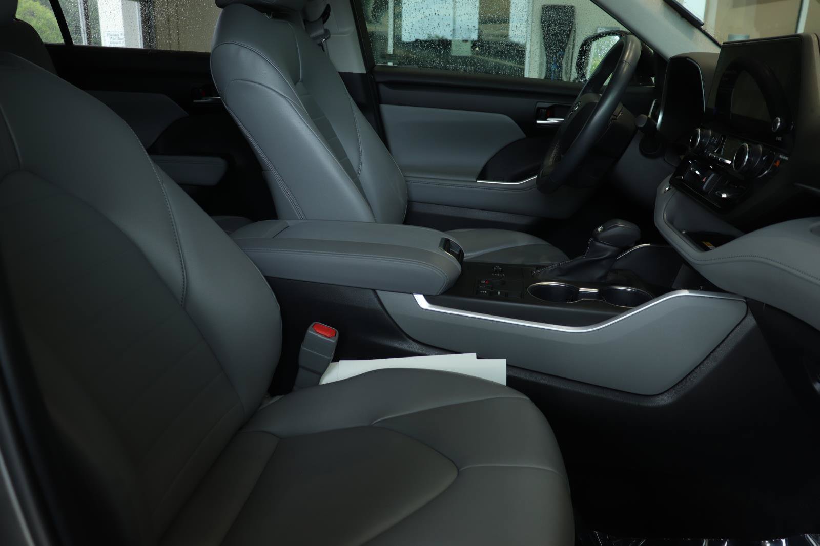 Used 2023 Toyota Highlander XLE FWD image 18