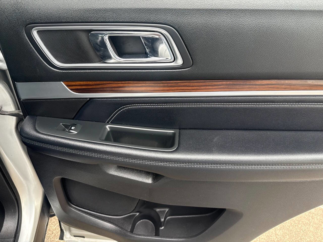 Used 2017 Ford Explorer Limited FWD image 43