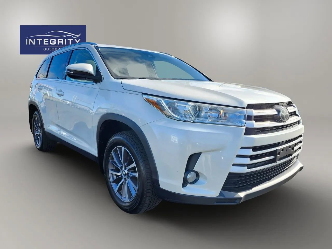 Used 2019 Toyota Highlander XLE AWD/4WD image 1