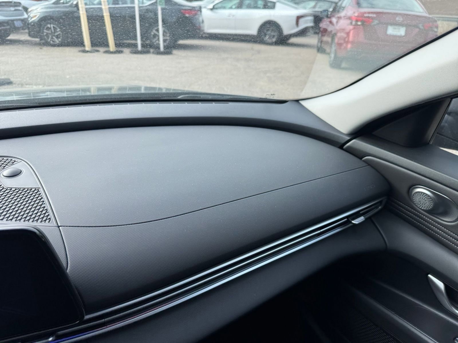 Used 2025 Hyundai Elantra SEL image 32