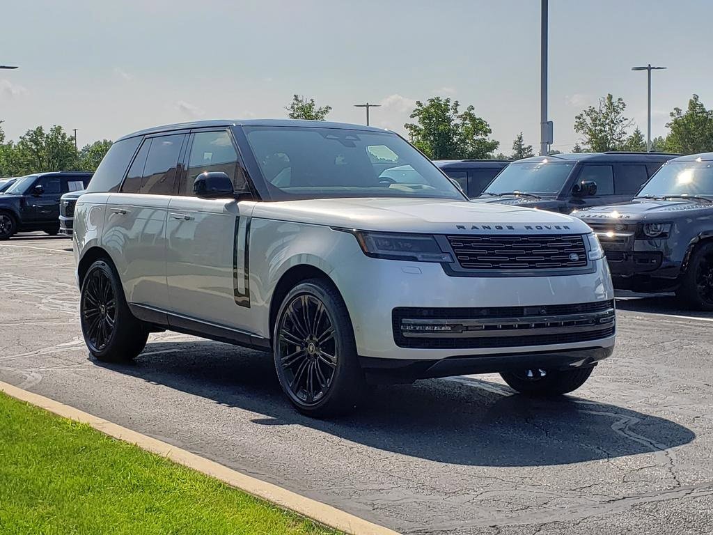New 2025 Land Rover Range Rover SE image 3