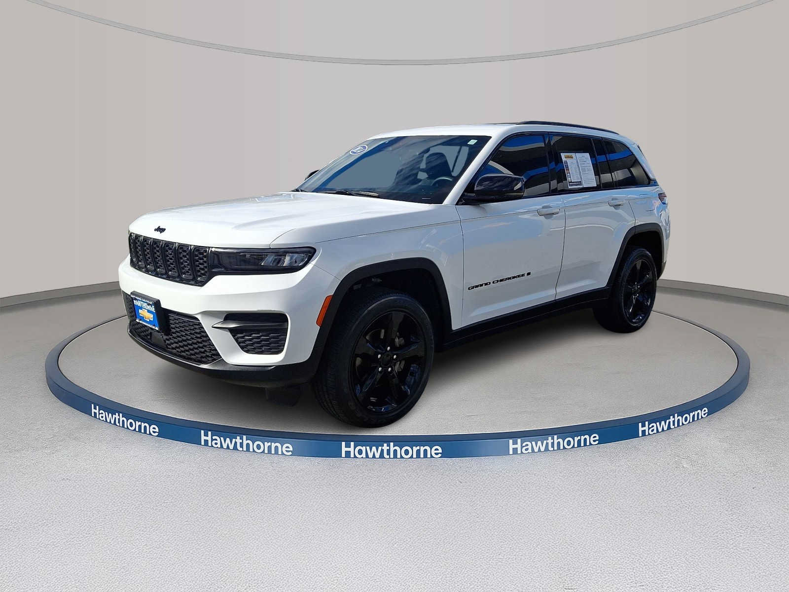 Used 2024 Jeep Grand Cherokee Altitude AWD/4WD image 3