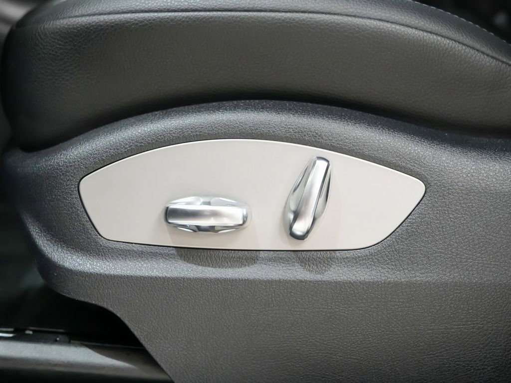 Certified 2021 Porsche Macan S AWD/4WD image 24