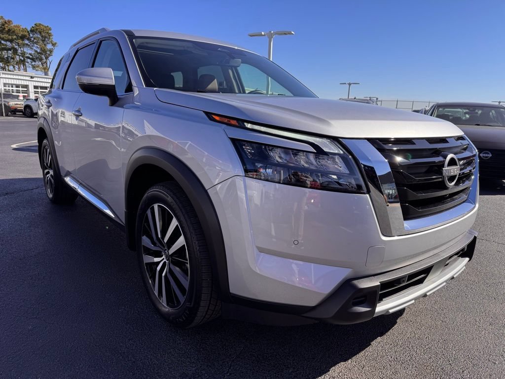 Used 2025 Nissan Pathfinder Platinum w/ Cargo Package AWD/4WD image 7
