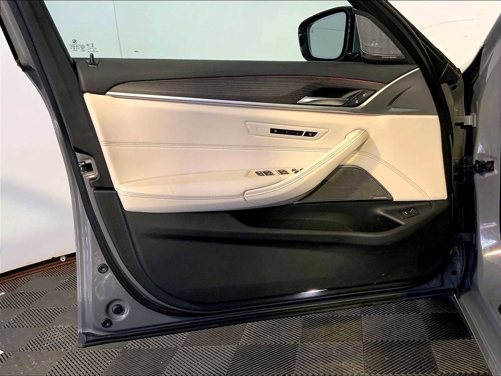 Used 2021 BMW 540i xDrive w/ Premium Package AWD/4WD image 25