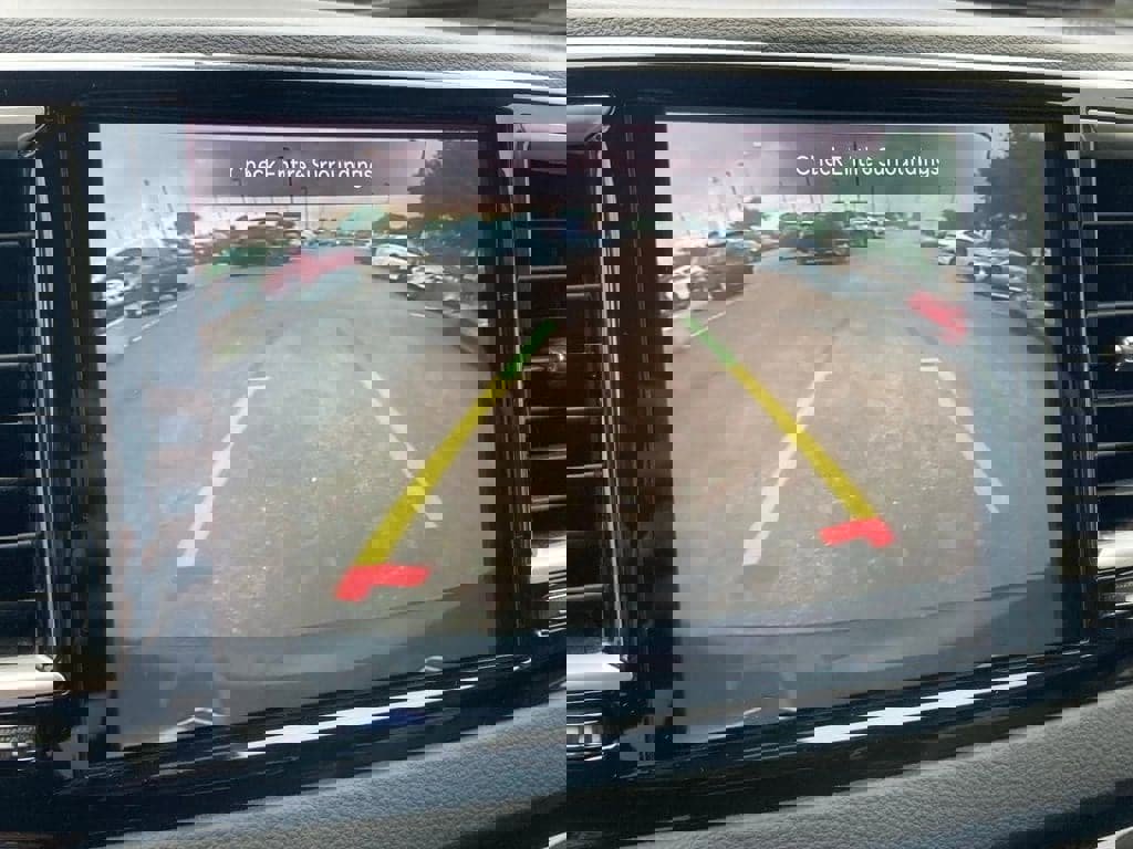 Used 2023 Chrysler Pacifica Touring-L image 24