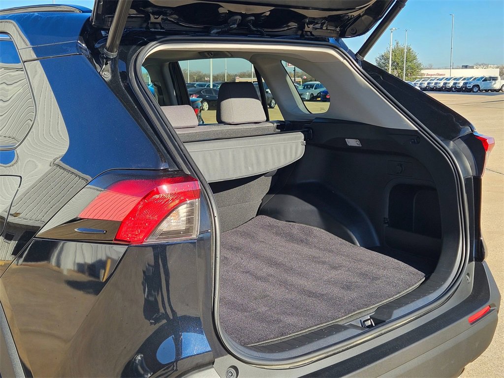 Used 2021 Toyota RAV4 XLE image 32