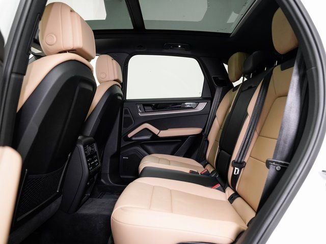 Certified 2025 Porsche Cayenne image 24
