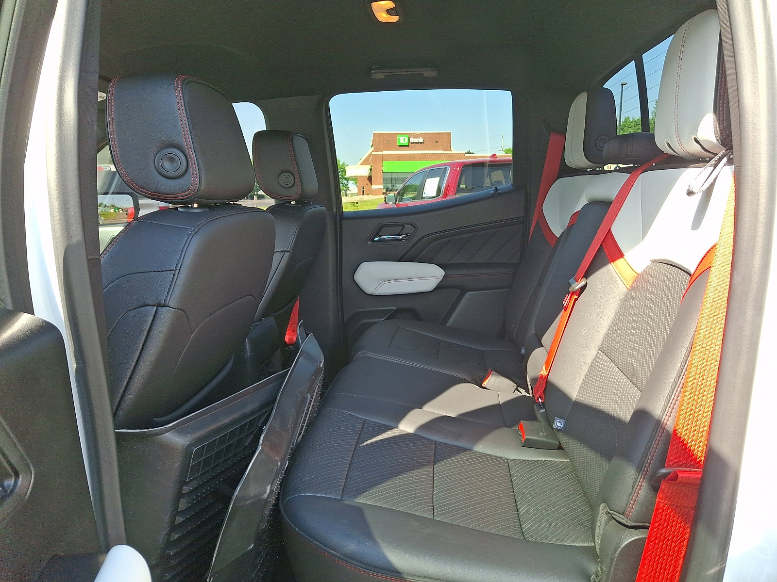 Used 2024 GMC Canyon AT4X AWD/4WD image 10