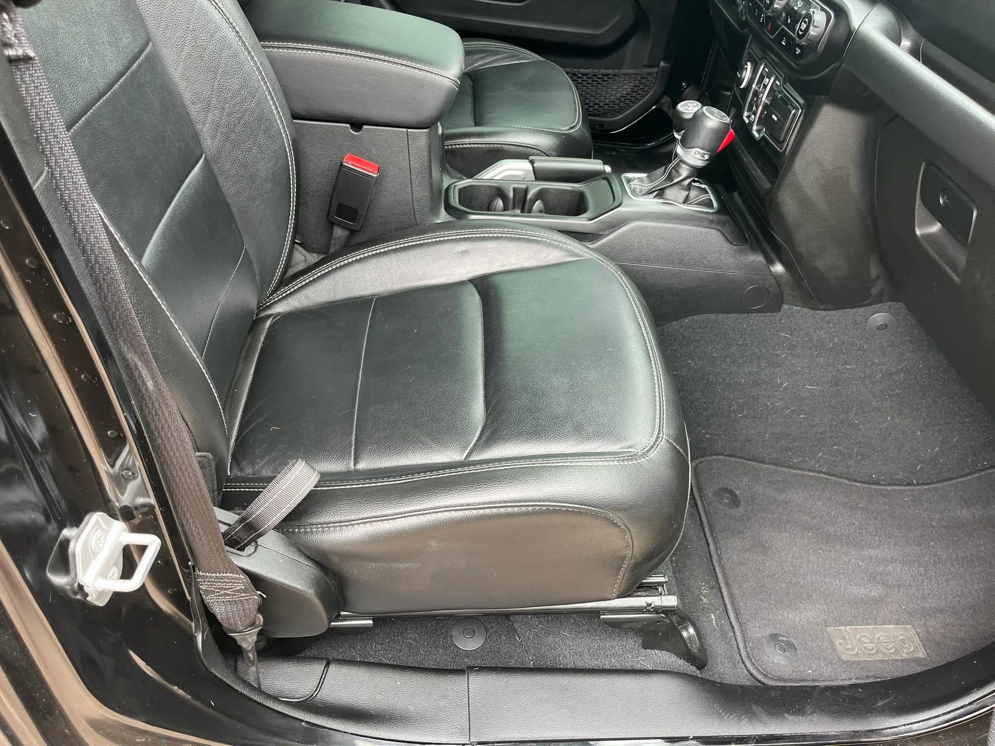 Used 2023 Jeep Wrangler Unlimited Sahara w/ Cold Weather Group AWD/4WD image 23