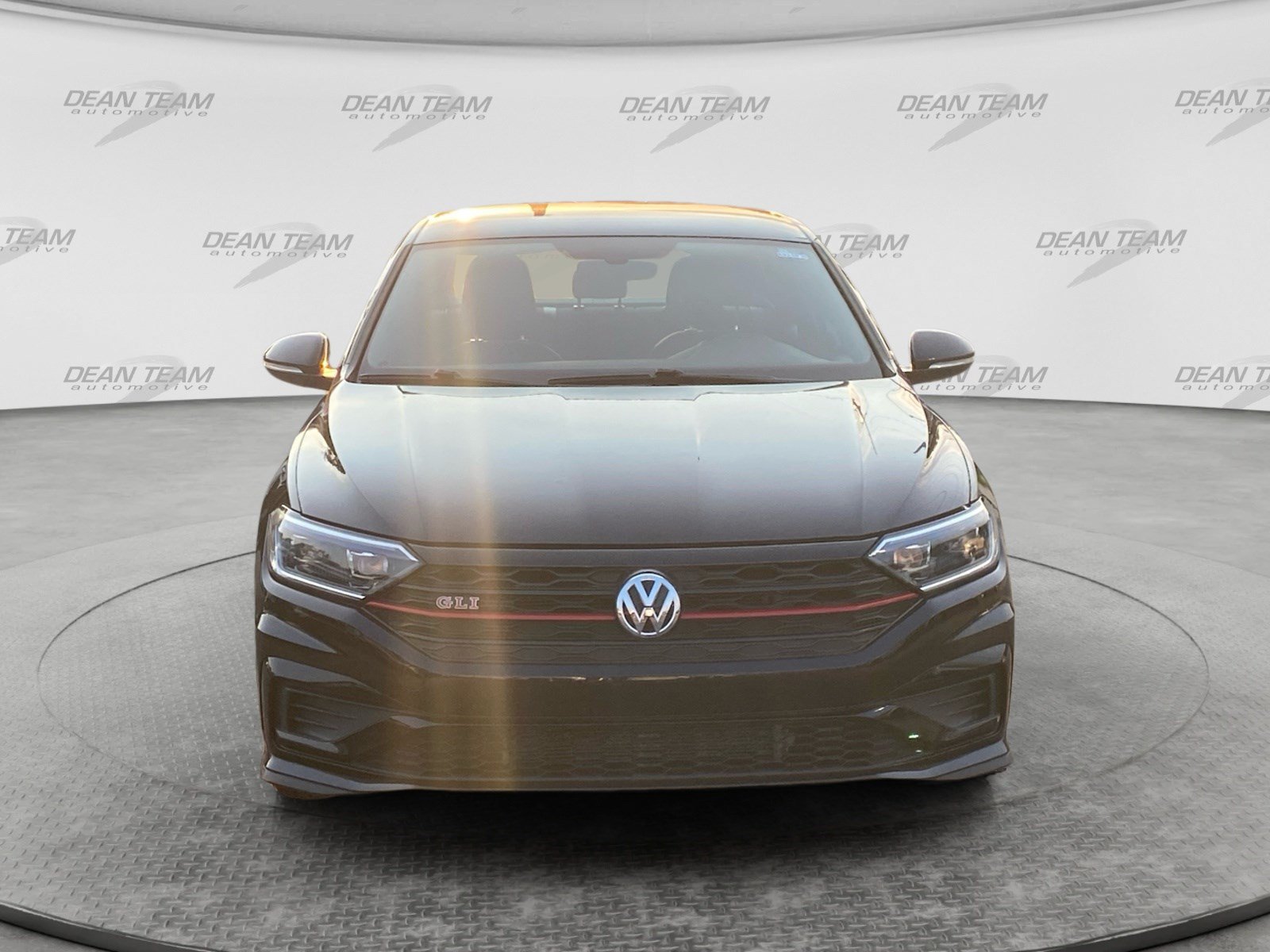 Used 2019 Volkswagen Jetta GLI FWD image 2