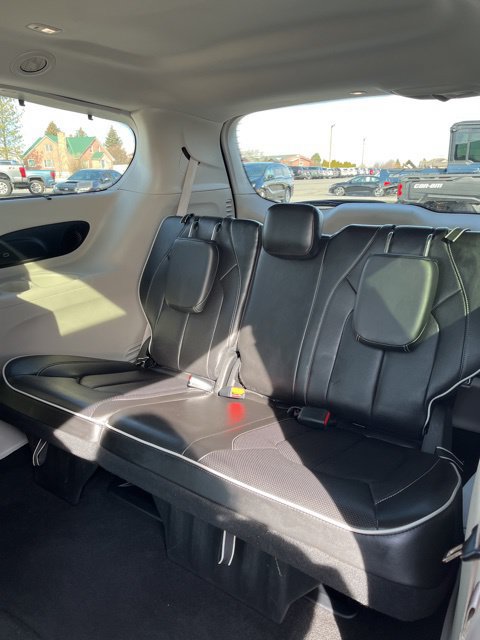 Used 2024 Chrysler Pacifica Limited FWD image 35