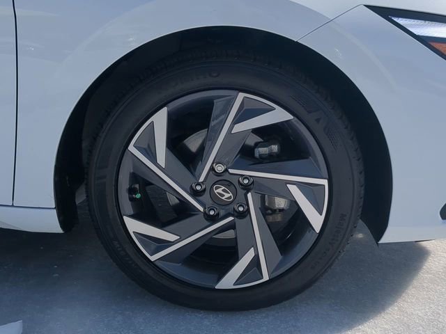 Certified 2025 Hyundai Elantra Sport image 10