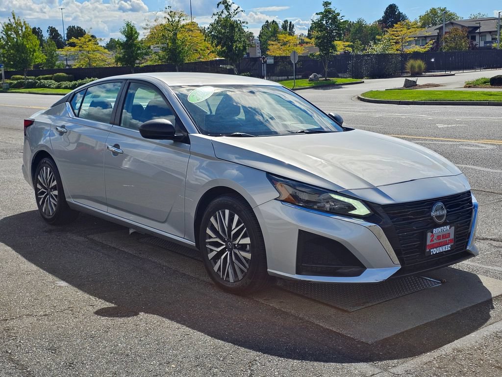 Used 2024 Nissan Altima 2.5 SV FWD image 3