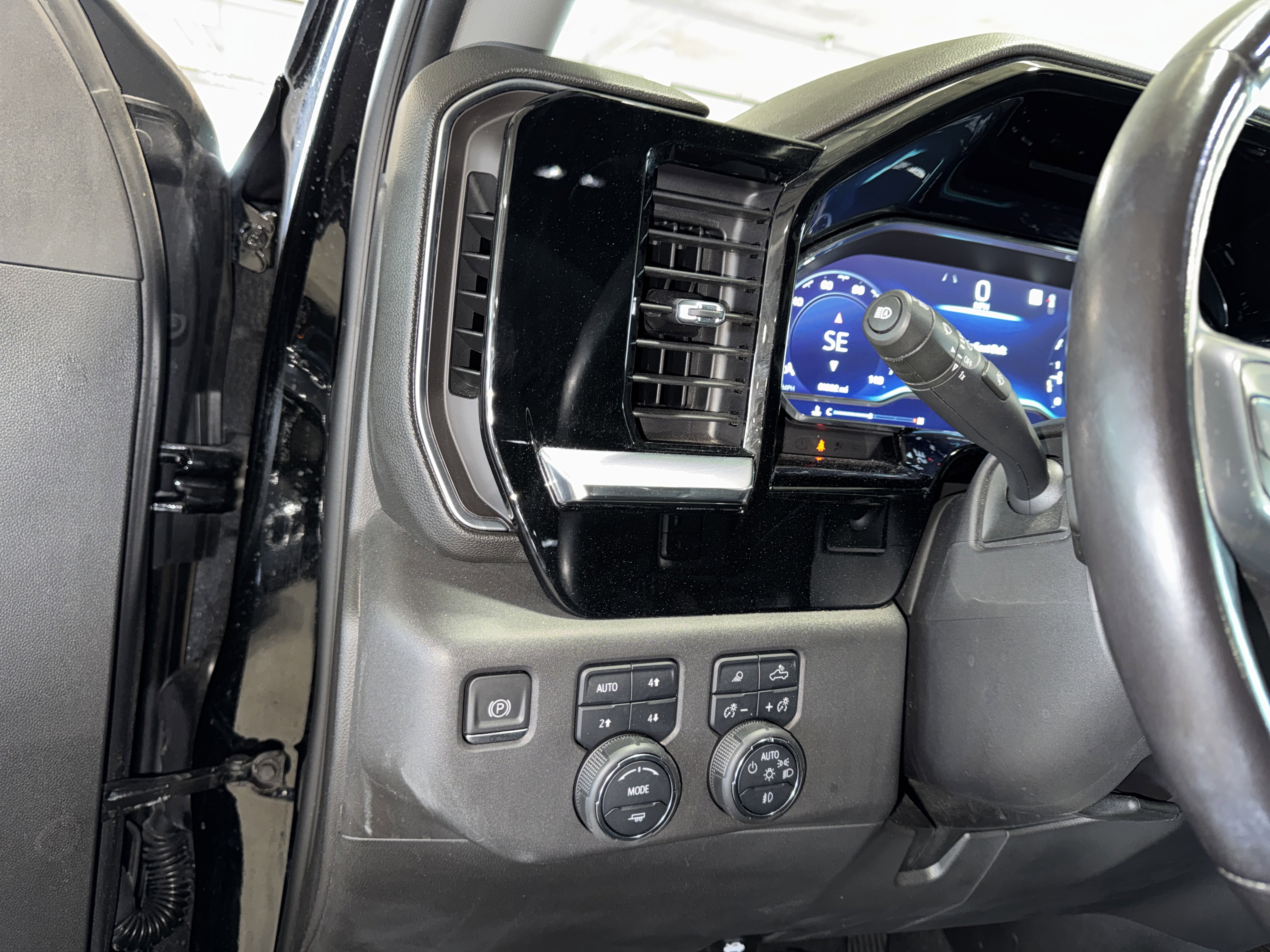 Used 2022 Chevrolet Silverado 1500 LT Trail Boss w/ LT Trail Boss Premium Package image 20