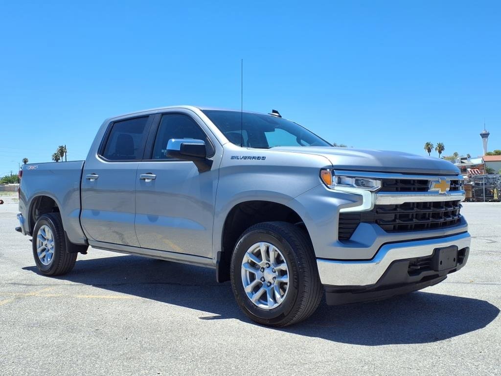 Used 2024 Chevrolet Silverado 1500 LT image 2