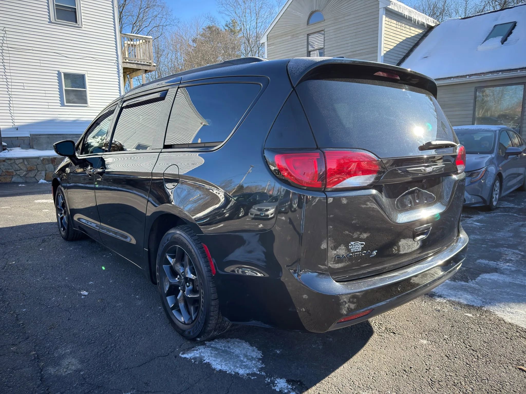 Used 2019 Chrysler Pacifica Touring-L w/ S Appearance Package image 5