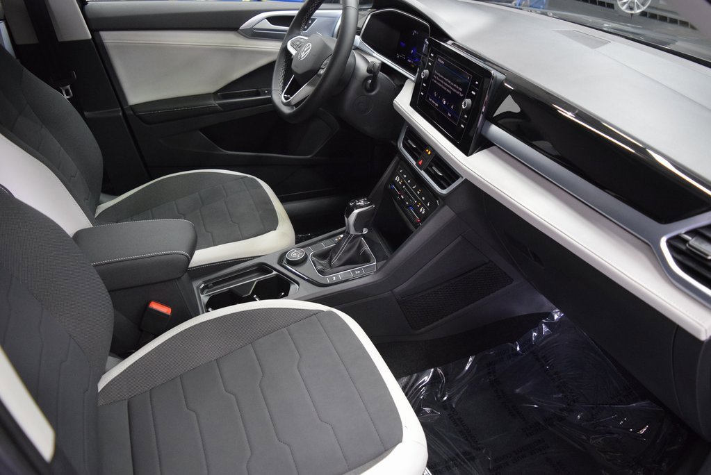 New 2025 Volkswagen Taos SE image 7