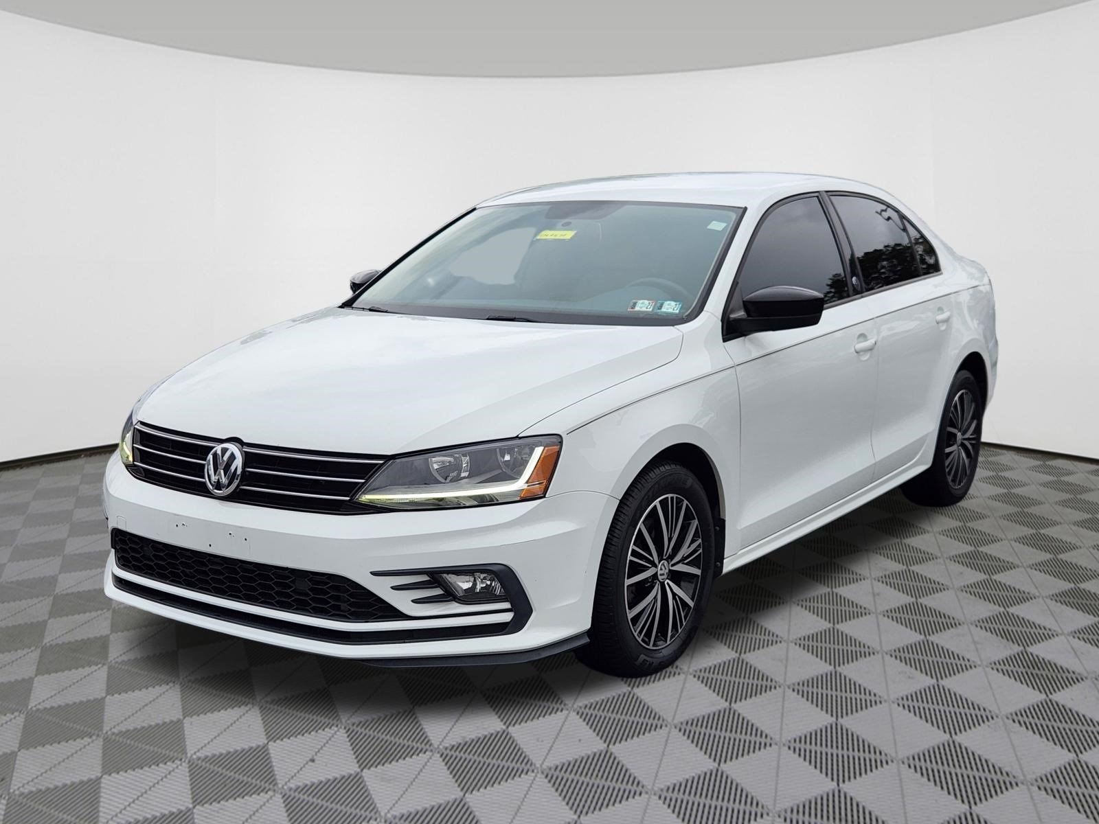Used 2018 Volkswagen Jetta Wolfsburg Edition FWD image 2
