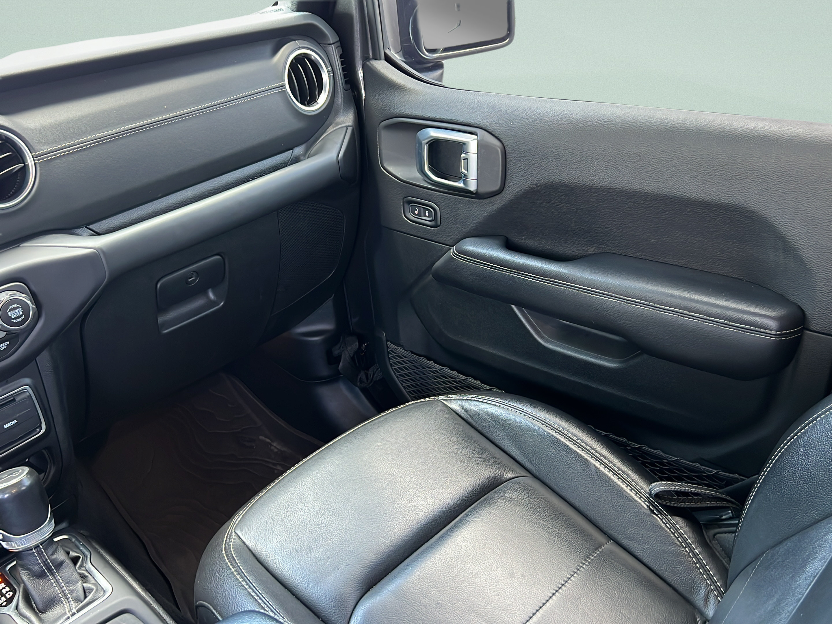Used 2020 Jeep Wrangler Unlimited Sahara AWD/4WD image 13