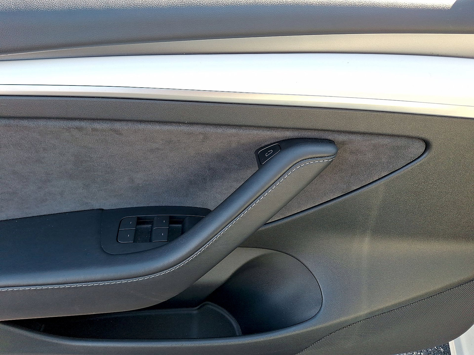 Used 2023 Tesla Model 3 Standard Range image 10