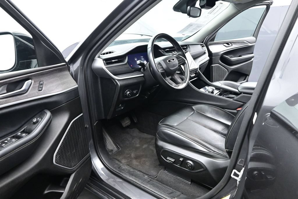 Used 2022 Jeep Grand Cherokee L Limited AWD/4WD image 10