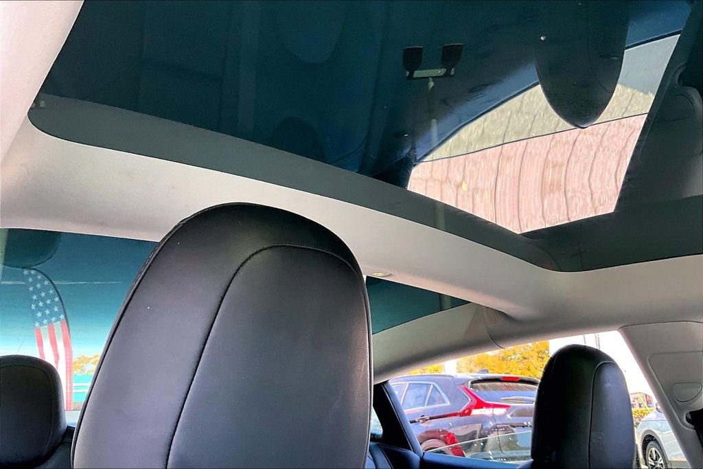 Used 2021 Tesla Model 3 Performance image 24