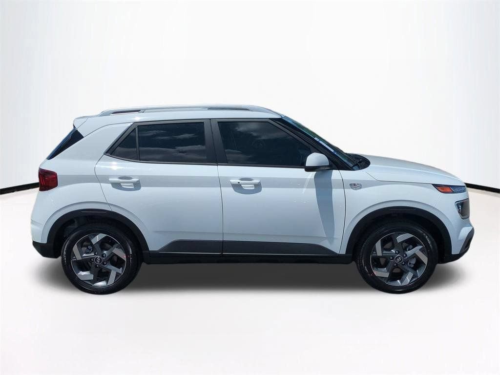New 2026 Hyundai Venue SEL FWD image 4