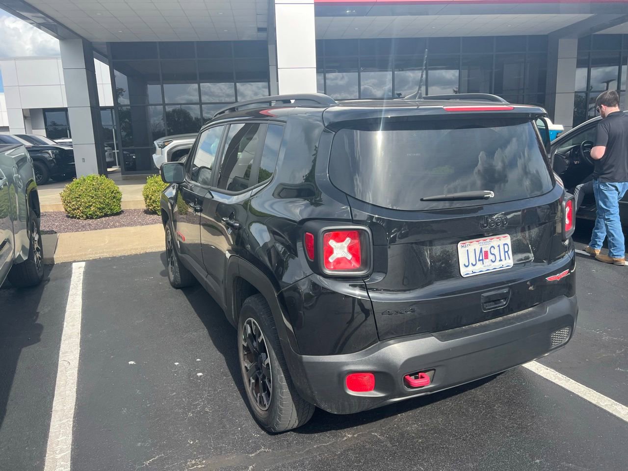Used 2023 Jeep Renegade Trailhawk AWD/4WD image 7
