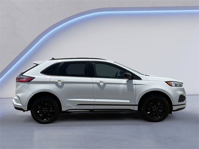 Used 2024 Ford Edge SE w/ Black Appearance Package image 4