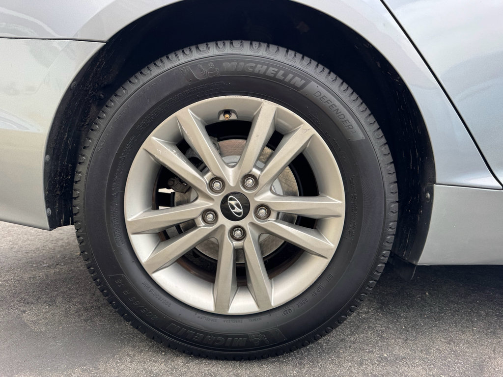 Used 2015 Hyundai Sonata SE w/ Option Group 09 image 9