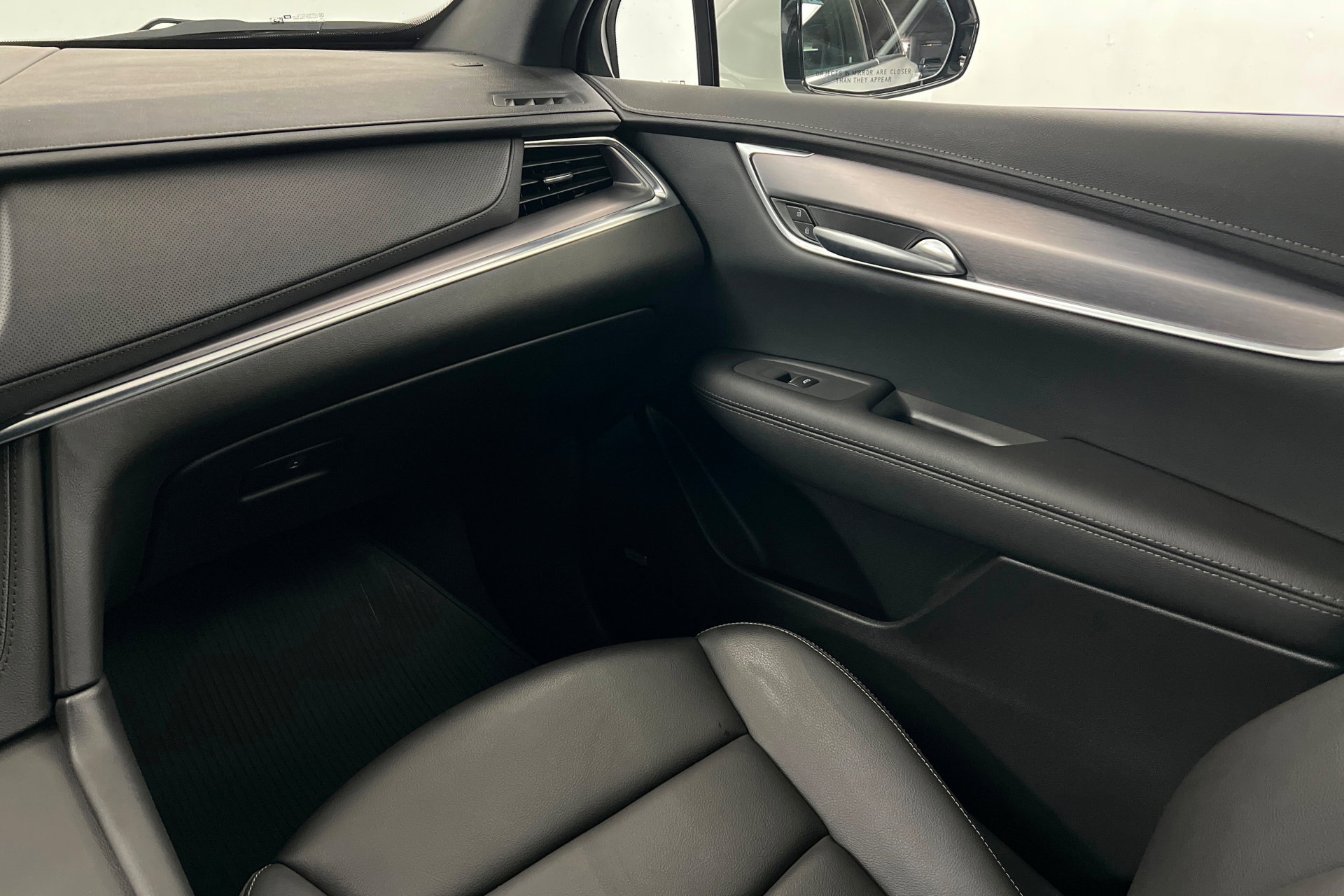 New 2025 Cadillac XT5 Luxury FWD image 11