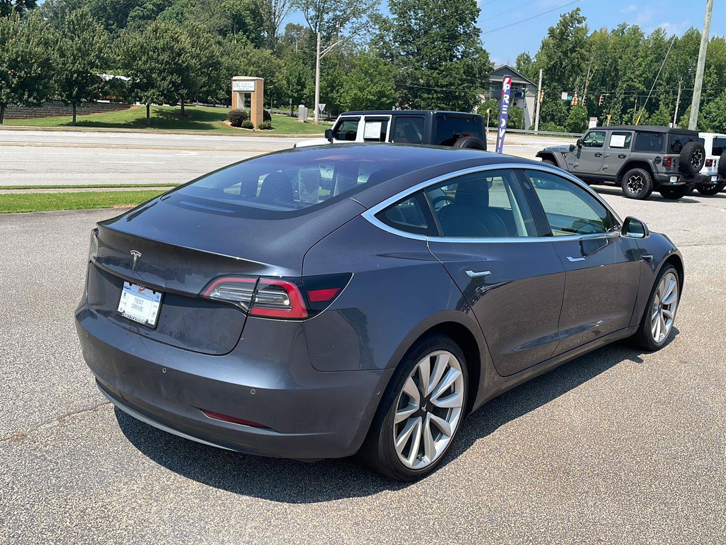 Used 2018 Tesla Model 3 Long Range RWD image 3