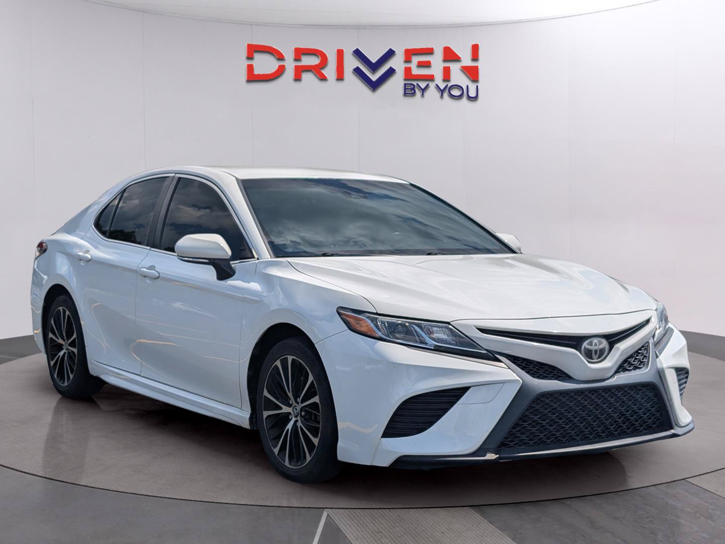 Used 2018 Toyota Camry SE w/ Convenience Package FWD image 7
