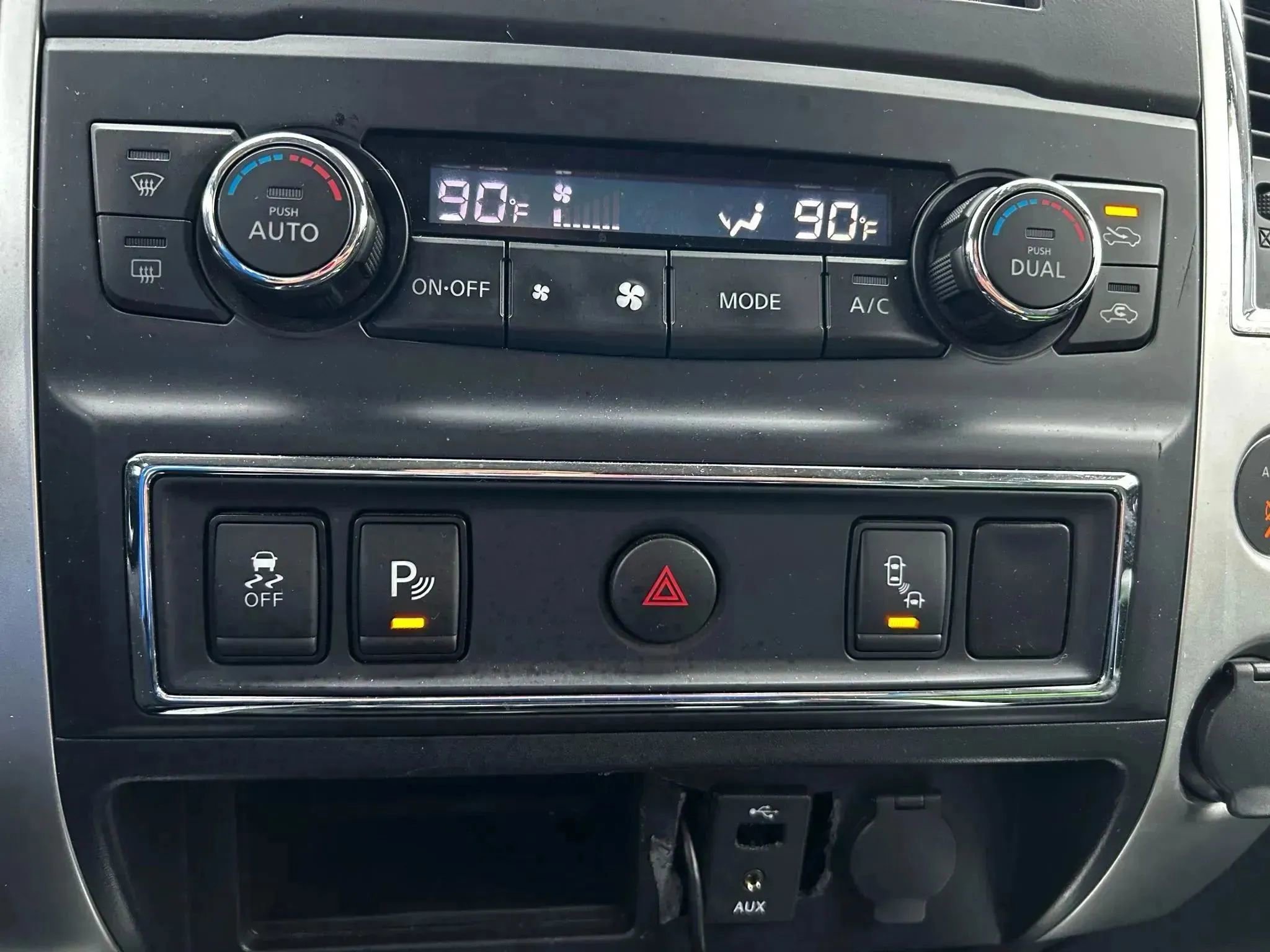 Used 2017 Nissan Titan SL image 27