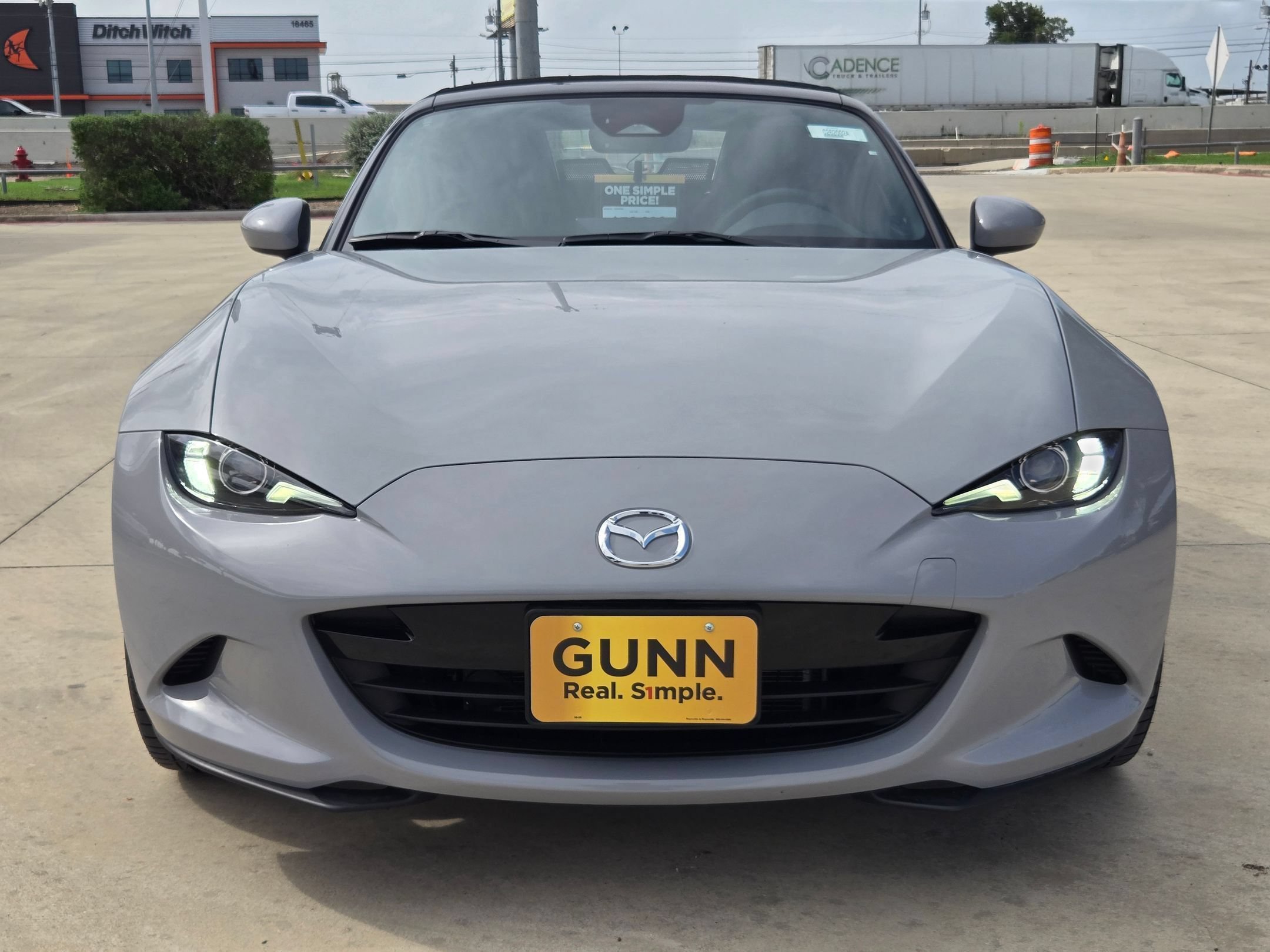 Used 2025 MAZDA MX-5 Miata Grand Touring w/ Weather Package RWD image 2