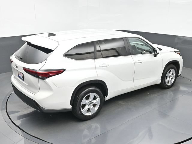 Used 2023 Toyota Highlander L FWD image 35