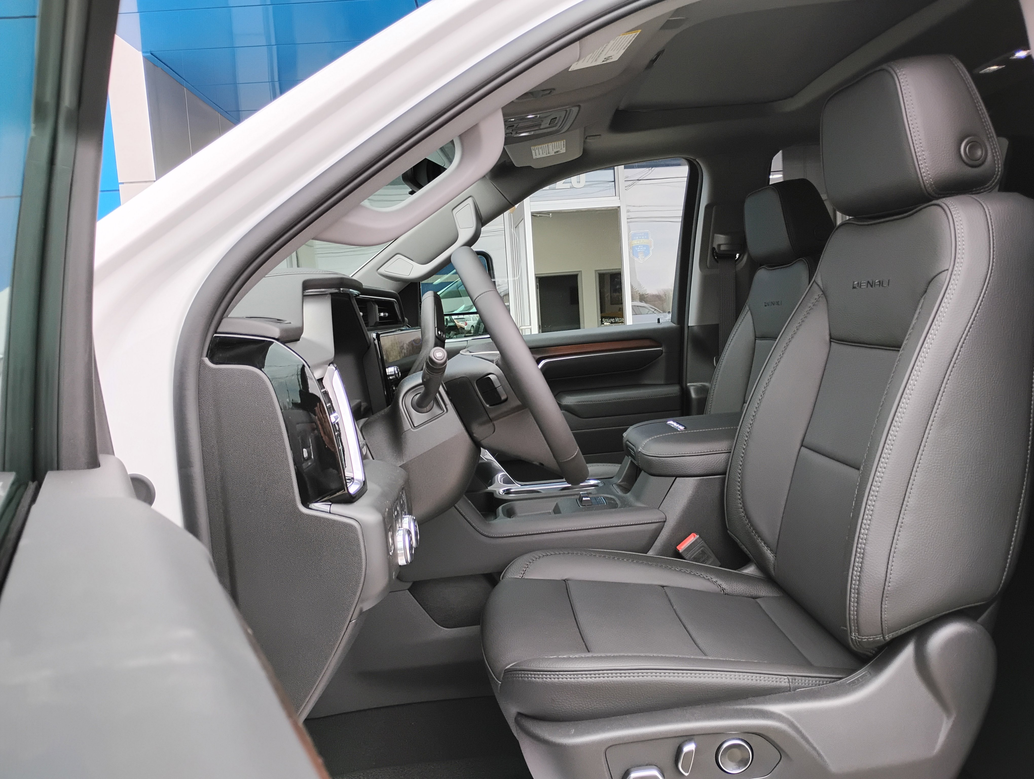 New 2025 GMC Sierra 2500 Denali w/ Denali Reserve Package image 18