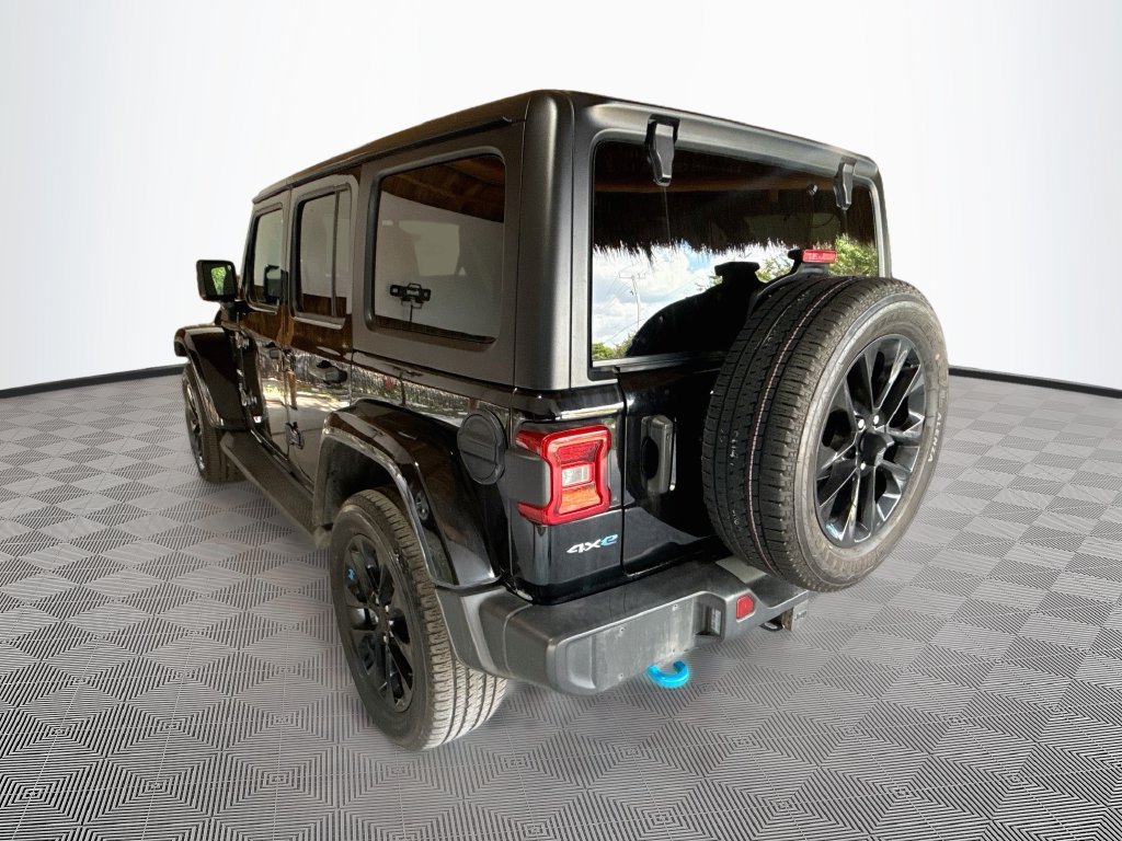 Used 2023 Jeep Wrangler Unlimited Sahara w/ Cold Weather Group AWD/4WD image 8