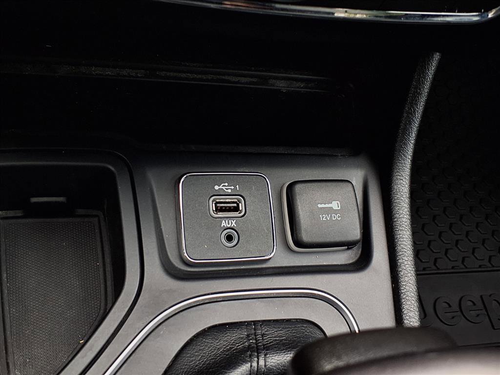 Used 2019 Jeep Cherokee Latitude Plus w/ Cold Weather Group image 21