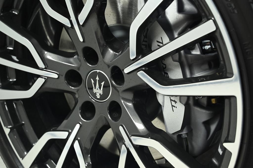 New 2025 Maserati Grecale GT image 24