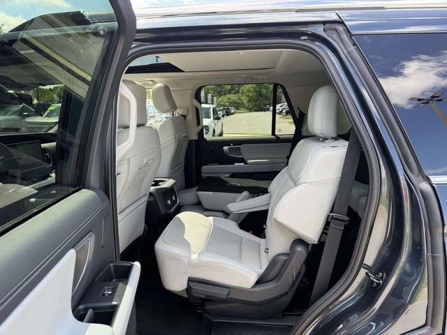 Certified 2025 Ford Expedition Platinum w/ Driver's Package AWD/4WD image 20