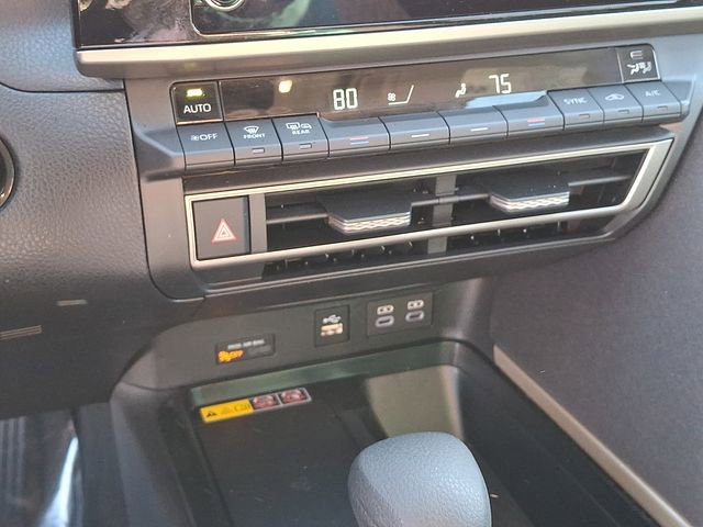 Used 2025 Toyota Camry LE image 18