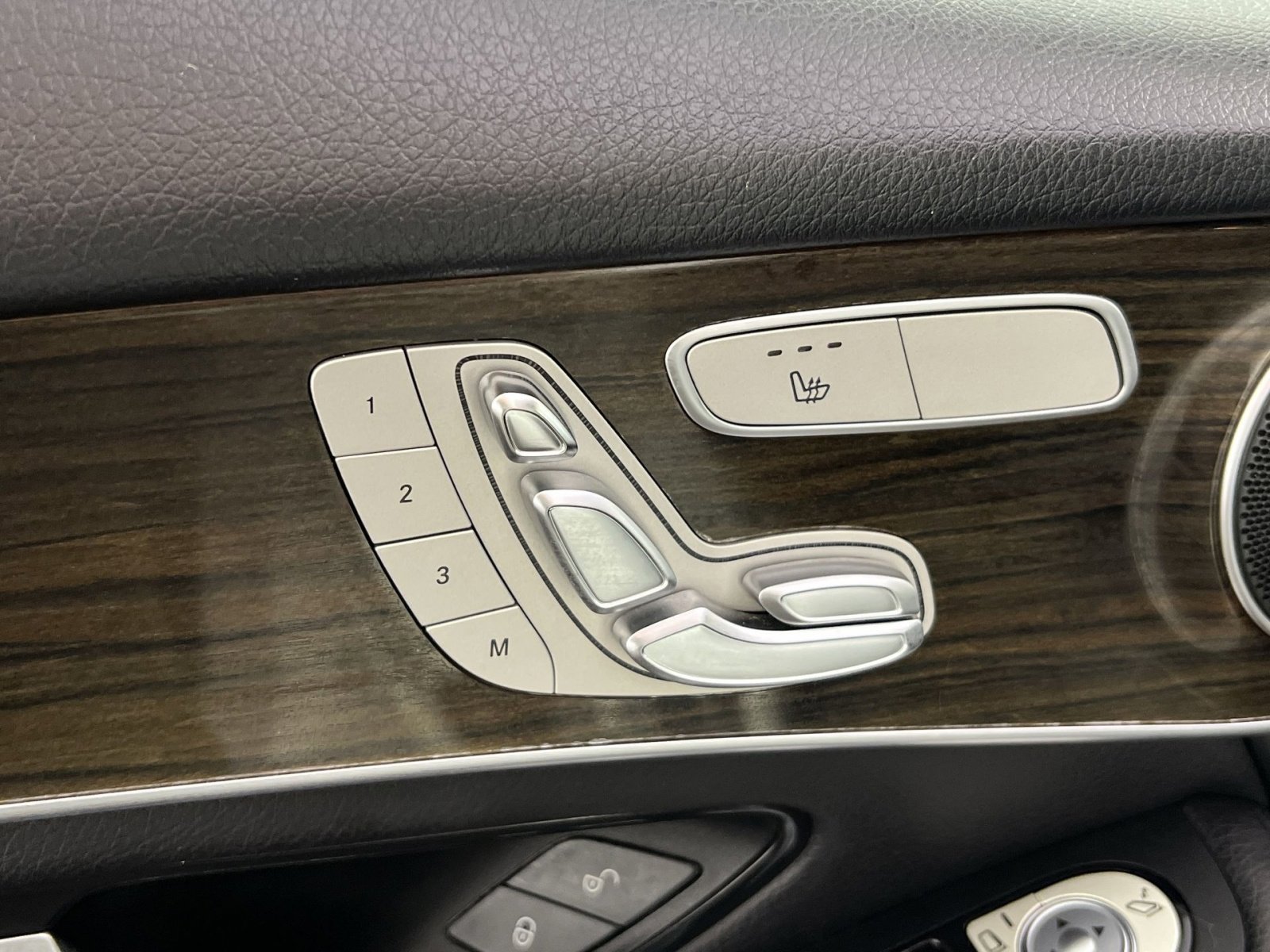 Used 2020 Mercedes-Benz GLC 300 4MATIC image 30