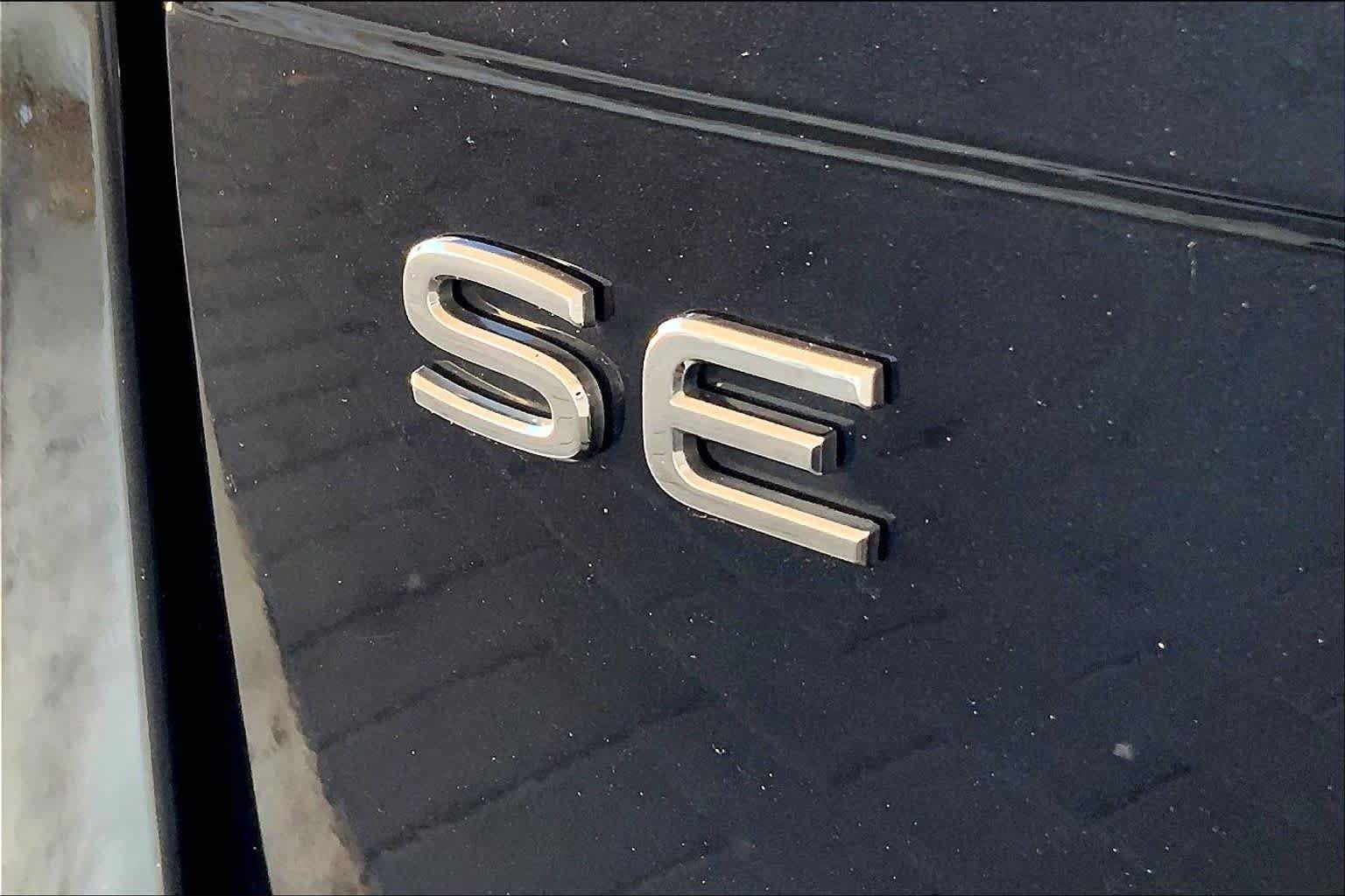 Used 2024 Volkswagen Tiguan SE AWD/4WD image 10